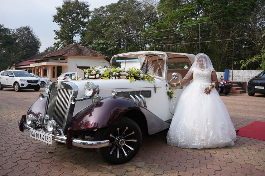 Ozzies Antique : Luxury & Vintage Cars for Hire at Weddings and All Occasion in Goa